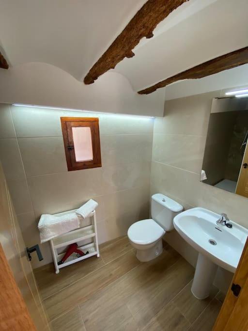 Villa Sol Casa Con Cueva Privada Y Vistas A La Iglesia Requena Eksteriør billede