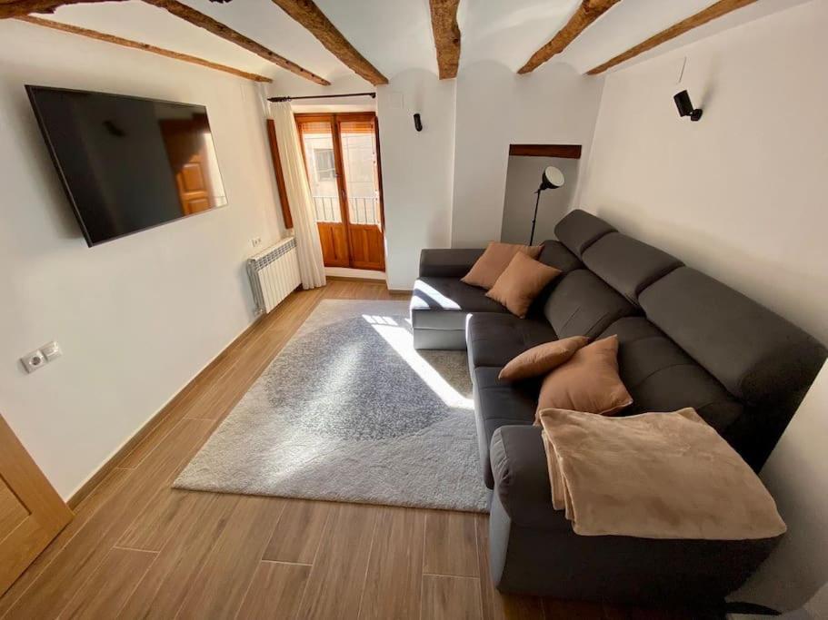 Villa Sol Casa Con Cueva Privada Y Vistas A La Iglesia Requena Eksteriør billede